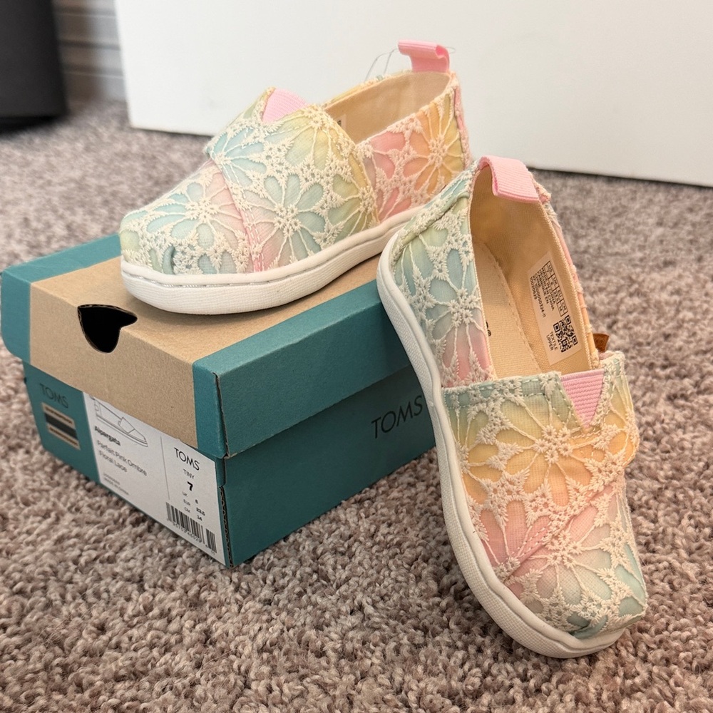 TOMS Toddler Girls Tiny Alpargata Pastel Rainbow Ombre Lace Slip-On Sneakers